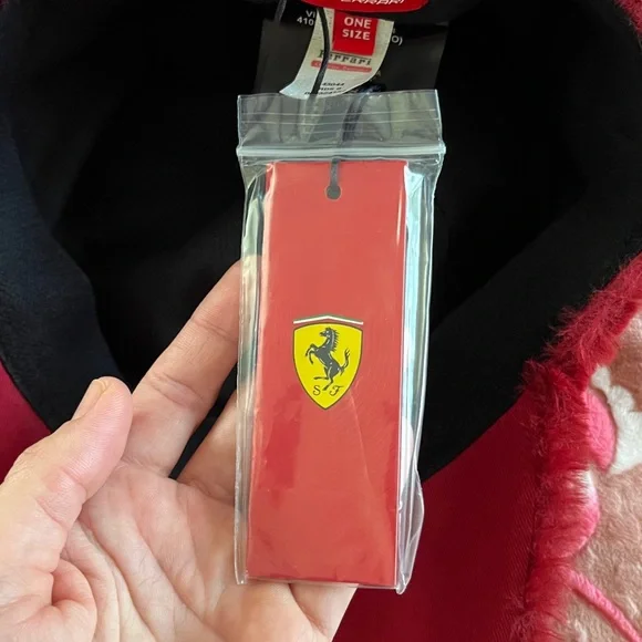 Ferrari Hat - Picture 4 of 8